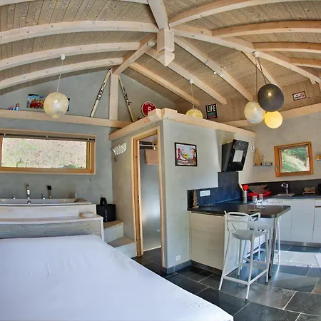 Bed & Breakfast La Dans Les Arbres