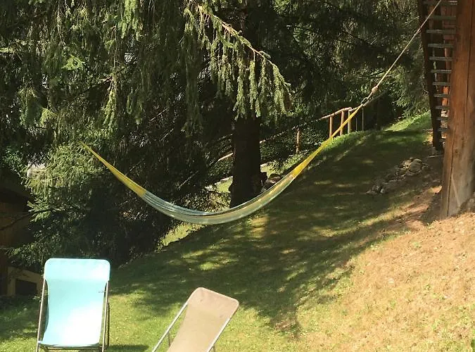 La Dans Les Arbres Bed & Breakfast 3*