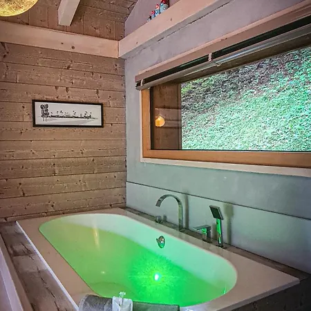 La Dans Les Arbres Bed & Breakfast 3*