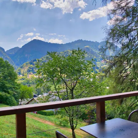 Entre Les Arbres Chalet *