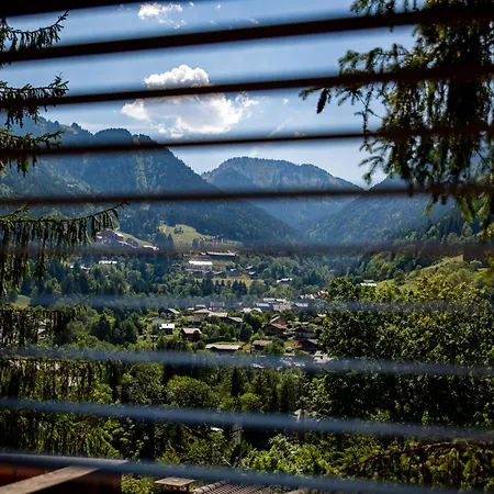 Entre Les Arbres Chalet